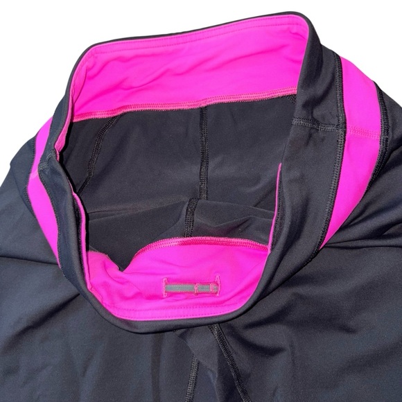 Lululemon black and pink capris leggings size 8 - Picture 4 of 6